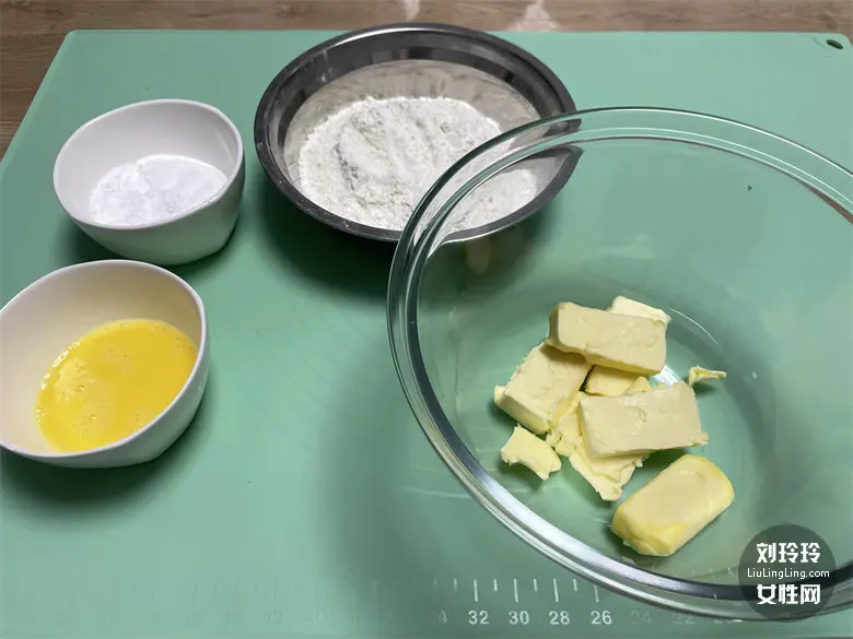 烤箱最简单的黄油饼干做法 黄油小饼干制作方法2