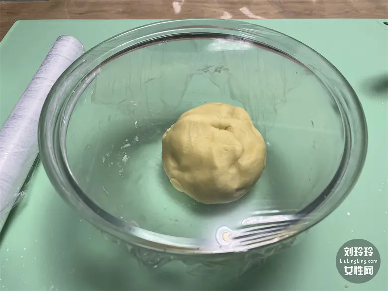 烤箱最简单的黄油饼干做法 黄油小饼干制作方法3